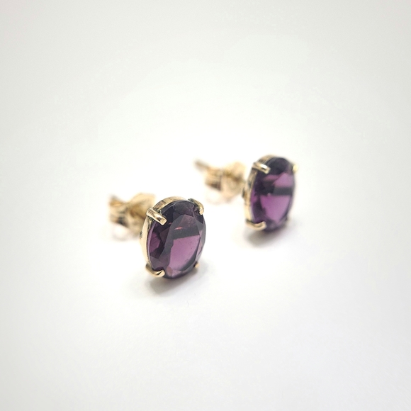 ✨SALE✨ 14K Gold Oval Amethyst Vintage Stud Earrings - Picture 5 of 9